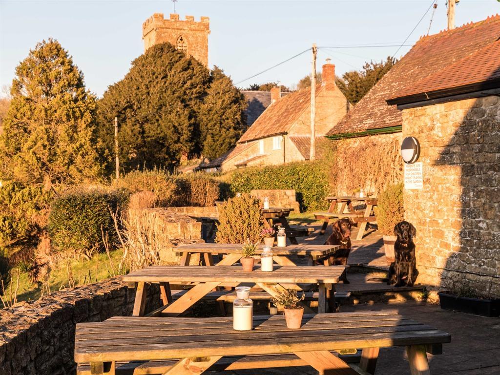 Three Horseshoes Inn Powerstock Exterior foto